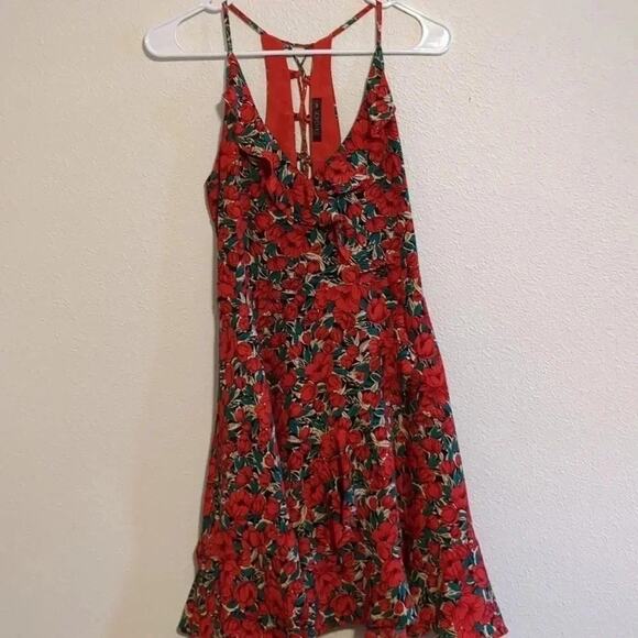 Luc-ce red floral lace-up wrap dress size Medium - Picture 2 of 6